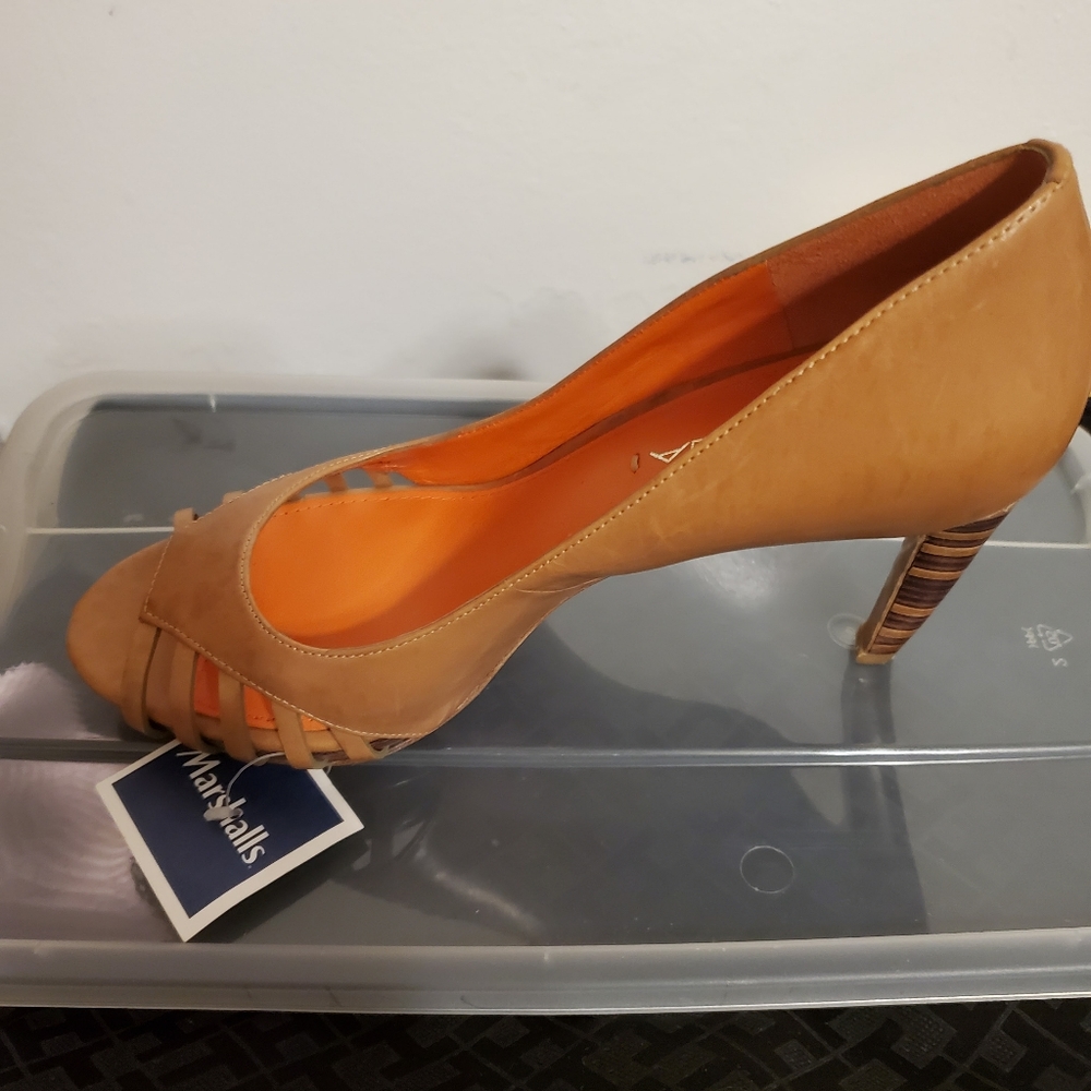 Shoes - Picture 2 of 4
